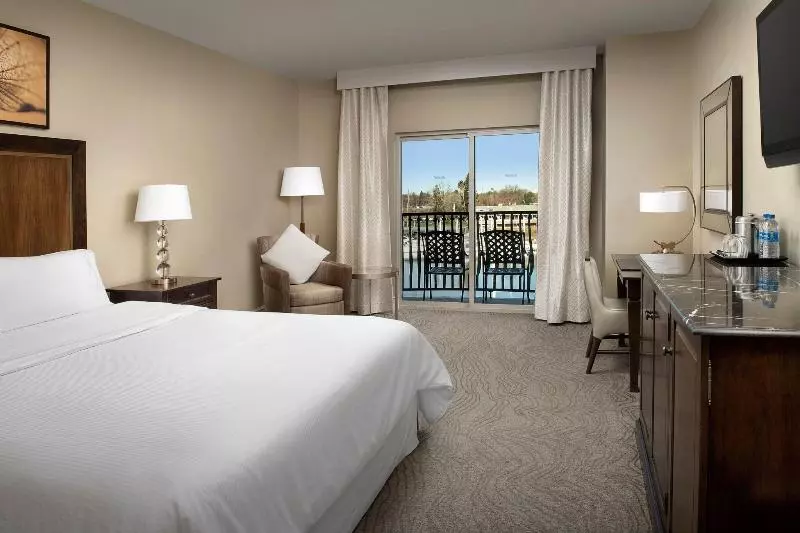 リバービュースタンダードルーム, The Westin Sacramento Riverfront Hotel & Spa