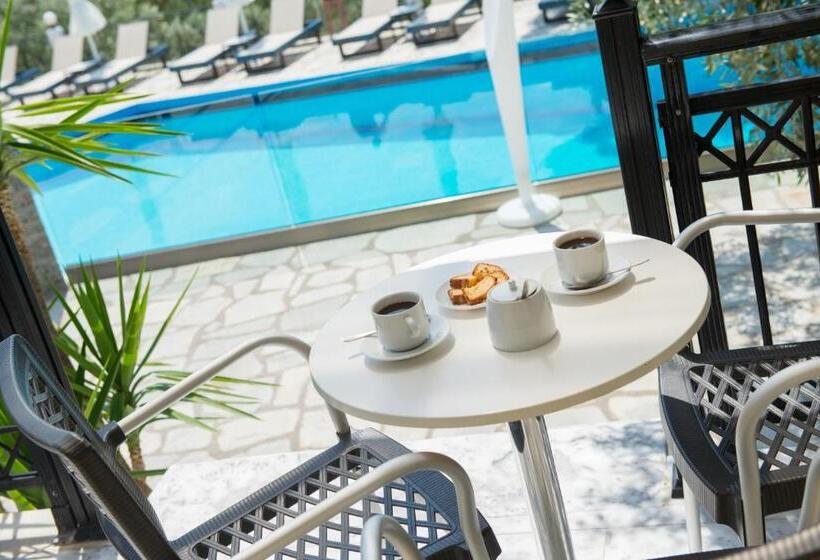 标准三人间, Villa Natassa