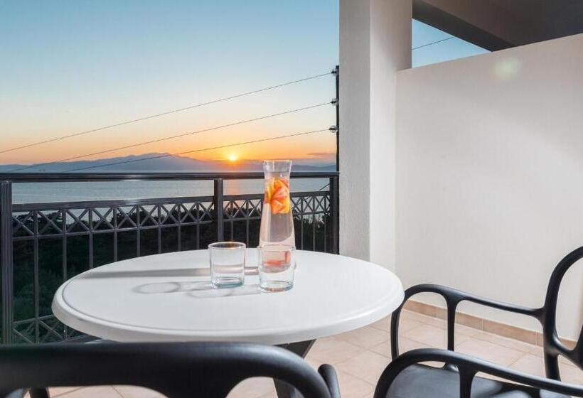 带海景的复工套房, Villa Natassa