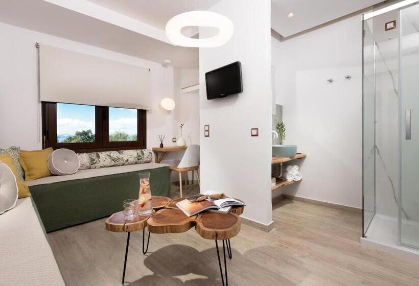 带海景的复工套房, Villa Natassa