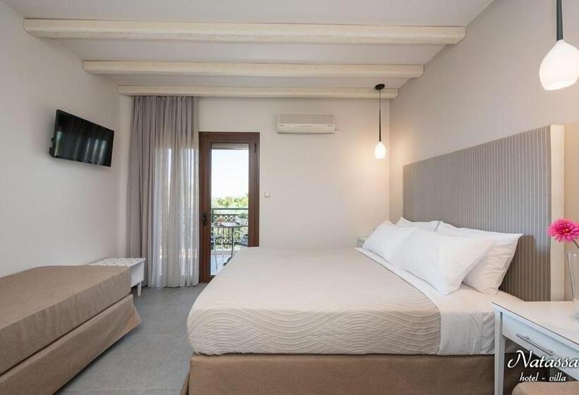 带海景标准四人间, Villa Natassa