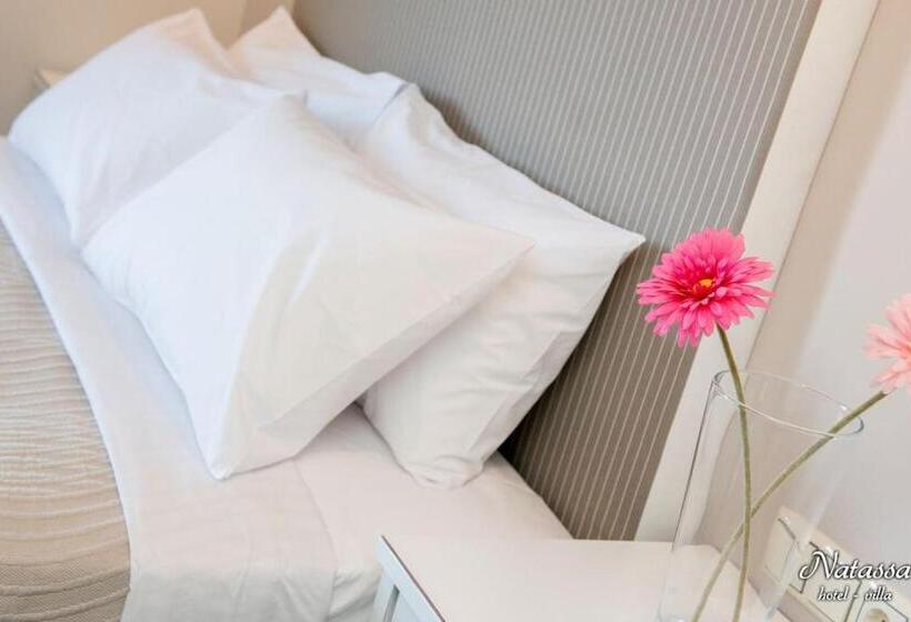 带海景标准四人间, Villa Natassa