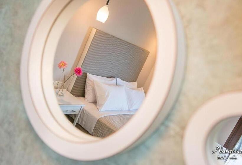 带海景标准四人间, Villa Natassa