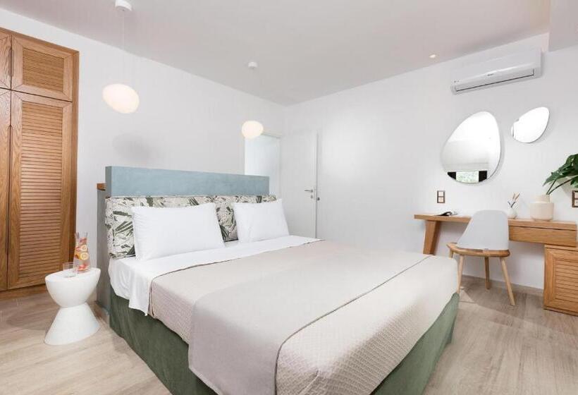 带海景的复工套房, Villa Natassa