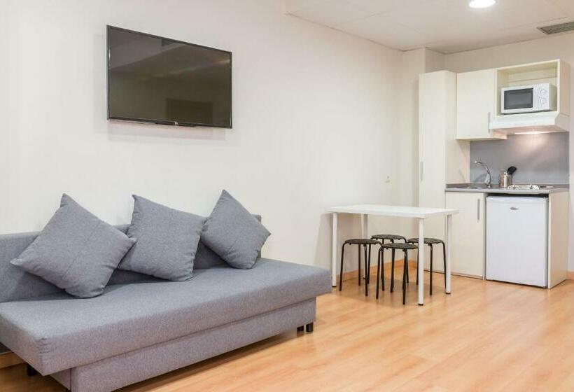 اتاق استاندارد سه نفره, Vertice Roomspace