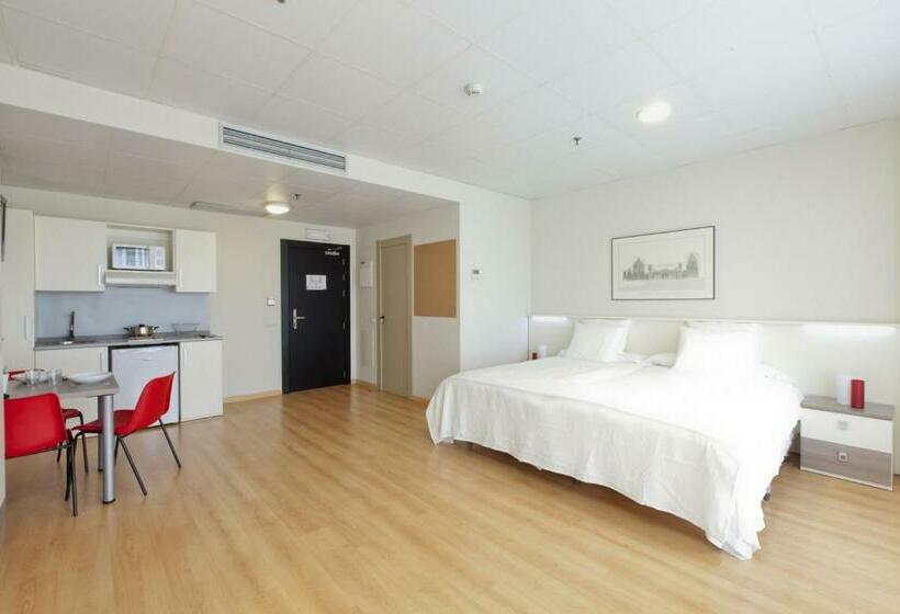 اتاق استاندارد سه نفره, Vertice Roomspace