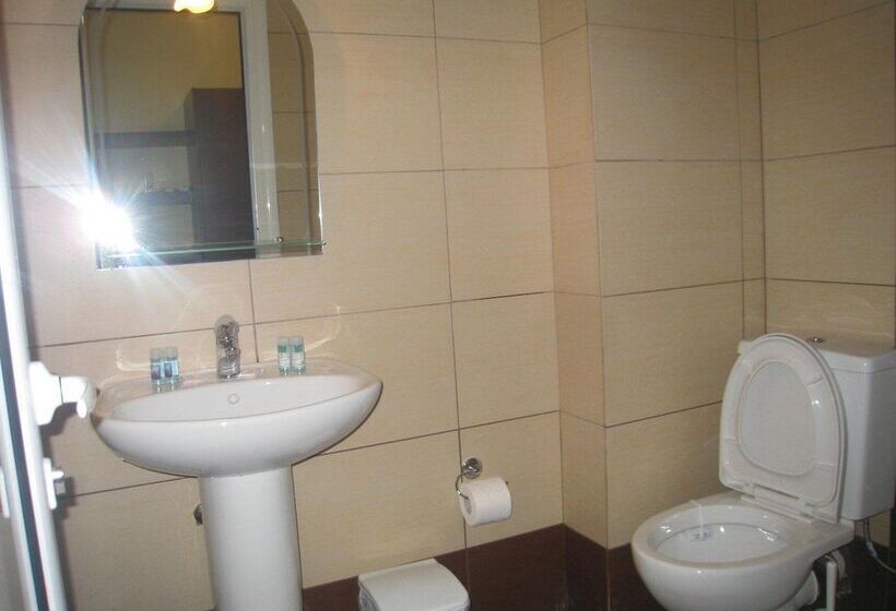 اتاق استاندارد یک نفره, 9 Queens Spa