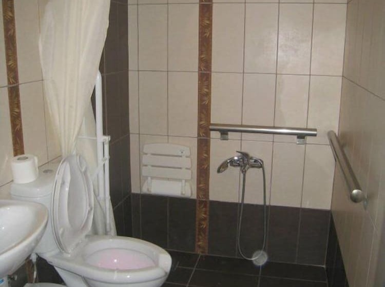 اتاق استاندارد سه نفره, 9 Queens Spa