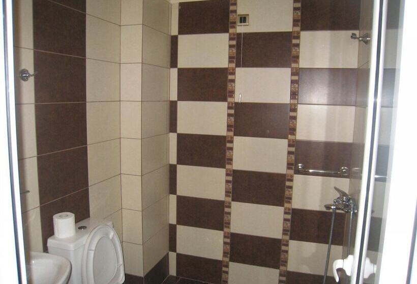 اتاق استاندارد سه نفره, 9 Queens Spa