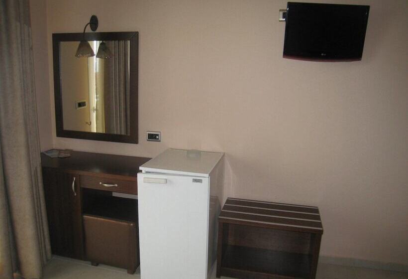 اتاق استاندارد سه نفره, 9 Queens Spa