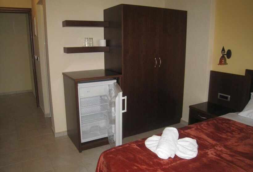 اتاق استاندارد سه نفره, 9 Queens Spa