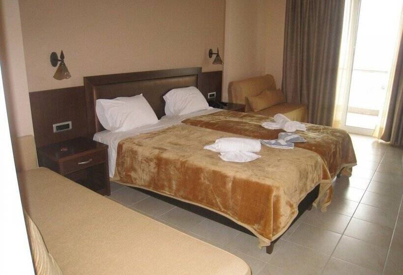 اتاق استاندارد چهار تخته, 9 Queens Spa