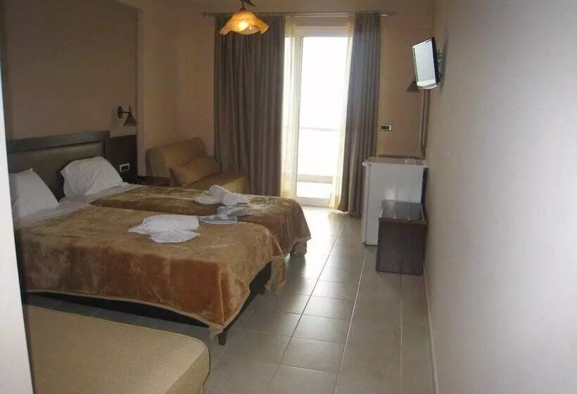 Chambre Quadruple Standard, 9 Queens Spa