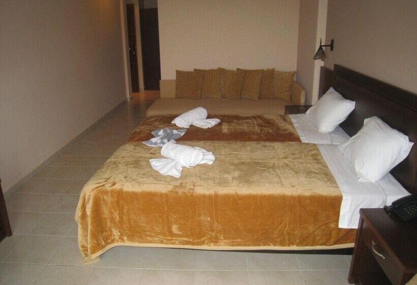 اتاق استاندارد چهار تخته, 9 Queens Spa