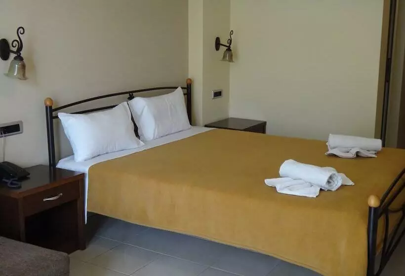 Chambre Triple Standard, 9 Queens Spa