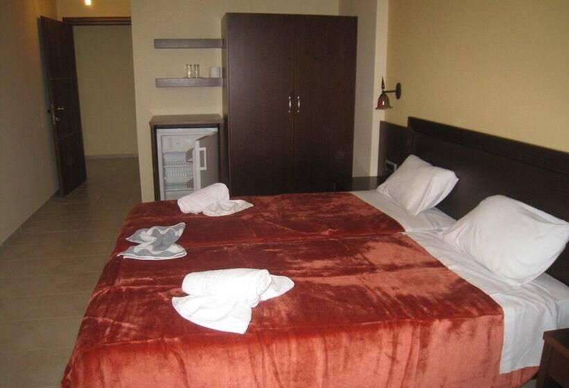 اتاق استاندارد سه نفره, 9 Queens Spa