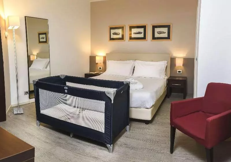 キングサイズベッドのスイートルーム, Best Western Plus Hotel Modena Resort