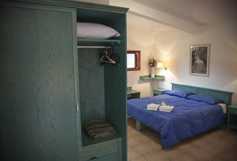 غرفة عائلية, Club Mezzaluna