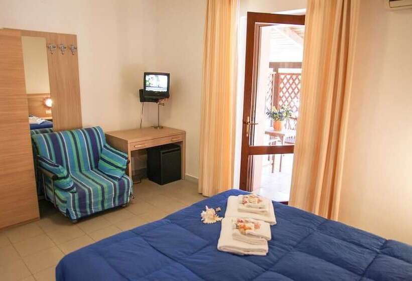 غرفة عائلية, Club Mezzaluna