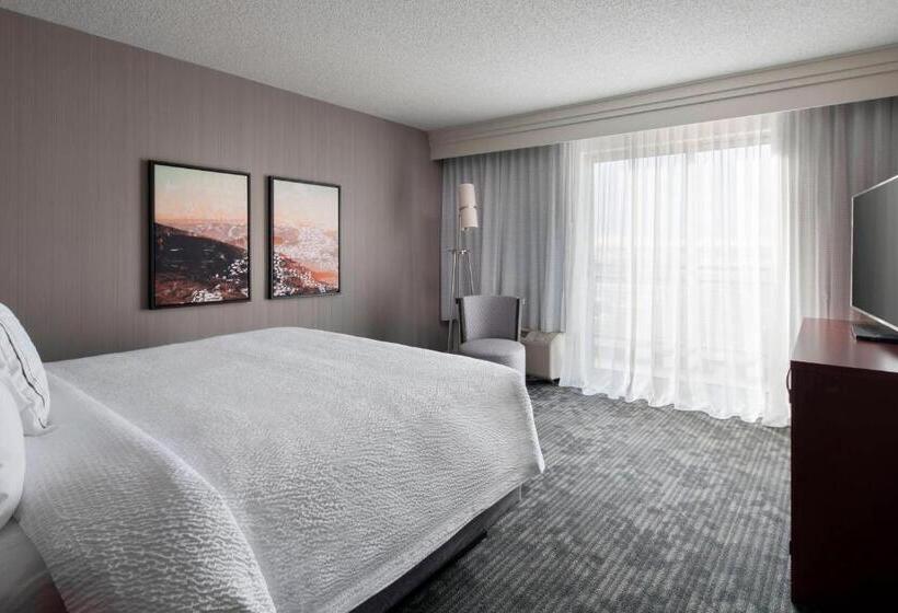מיטת קינג בסוויטה, Courtyard By Marriott Denver Airport