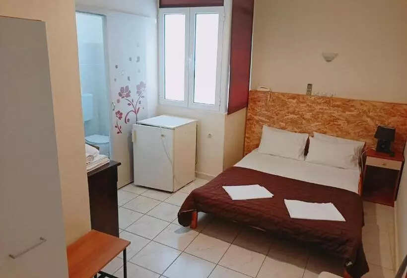 Chambre Economy Individuelle, Efstratios