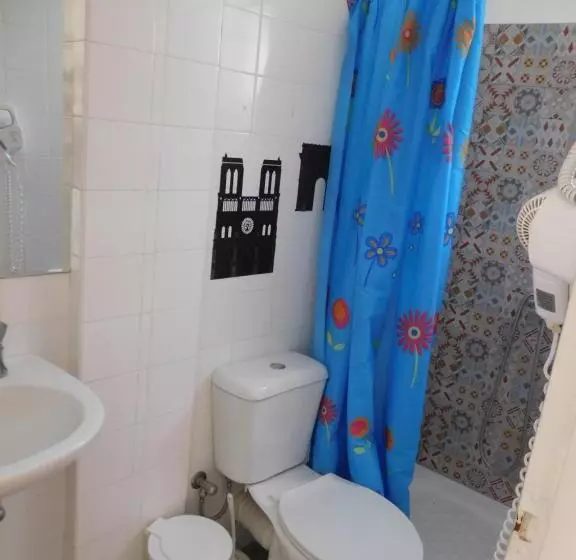 Chambre Economy Individuelle, Efstratios