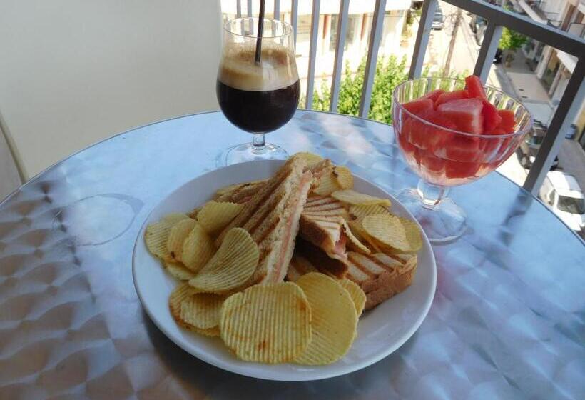 高级家庭房间, Efstratios