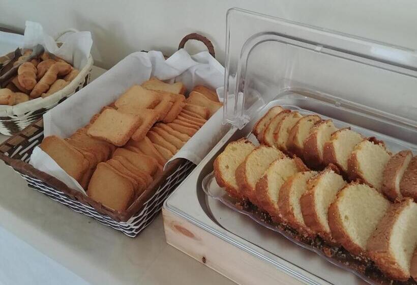 高级家庭房间, Efstratios