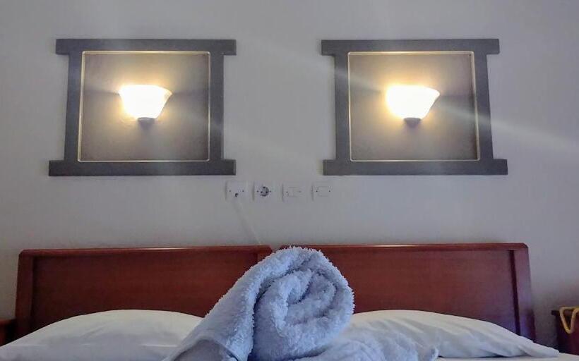 高级家庭房间, Efstratios