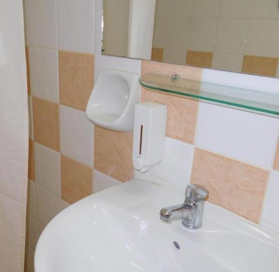 家庭房带园景, Efstratios