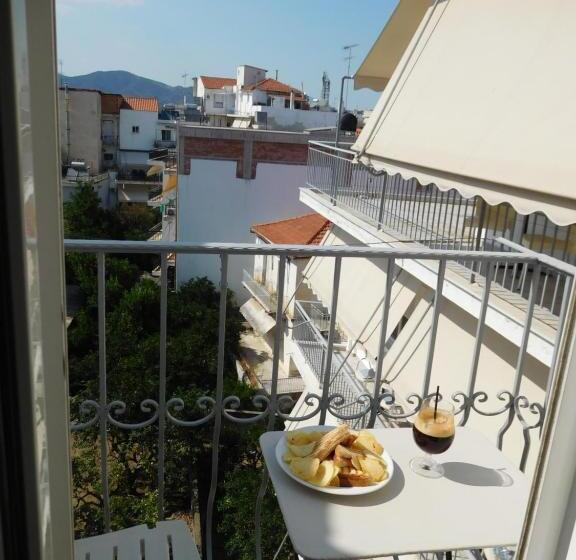 单人经济间, Efstratios