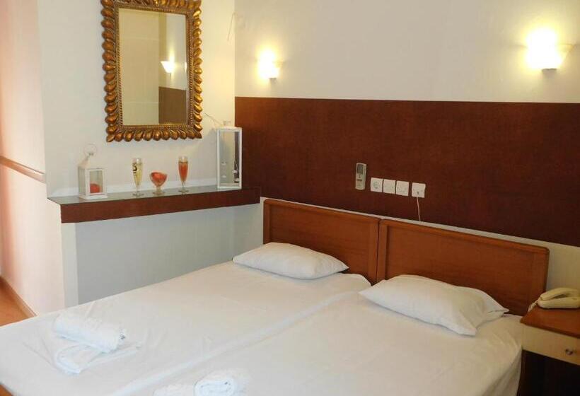 带城市景观的高级房间, Efstratios