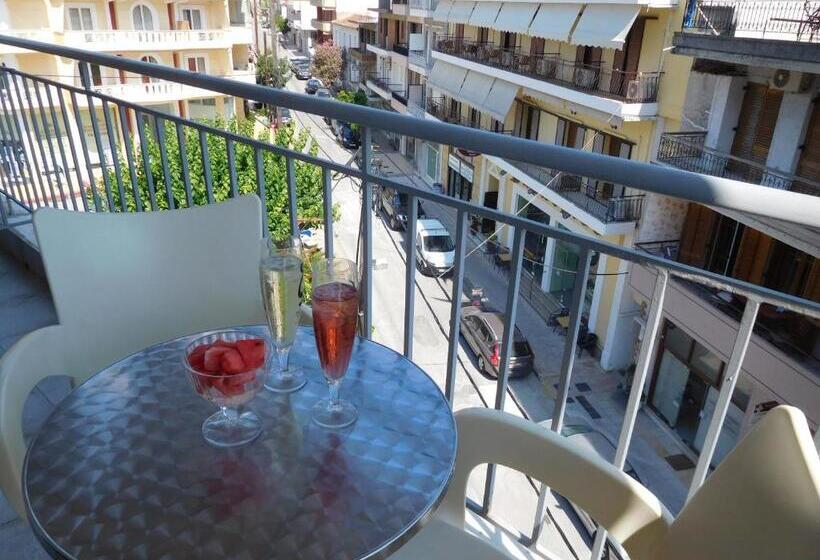 高级家庭房间, Efstratios