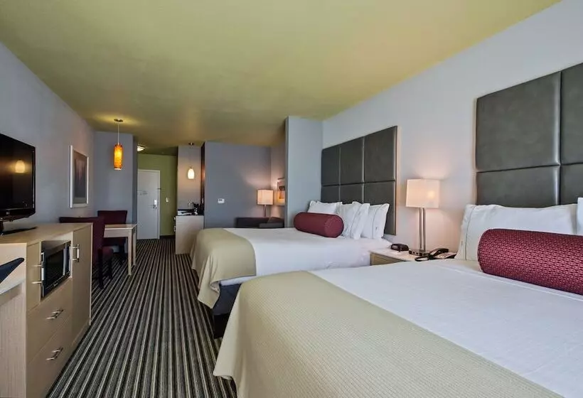 身障者適用スイートルーム, Holiday Inn Express & Suites Carlisle, An Ihg