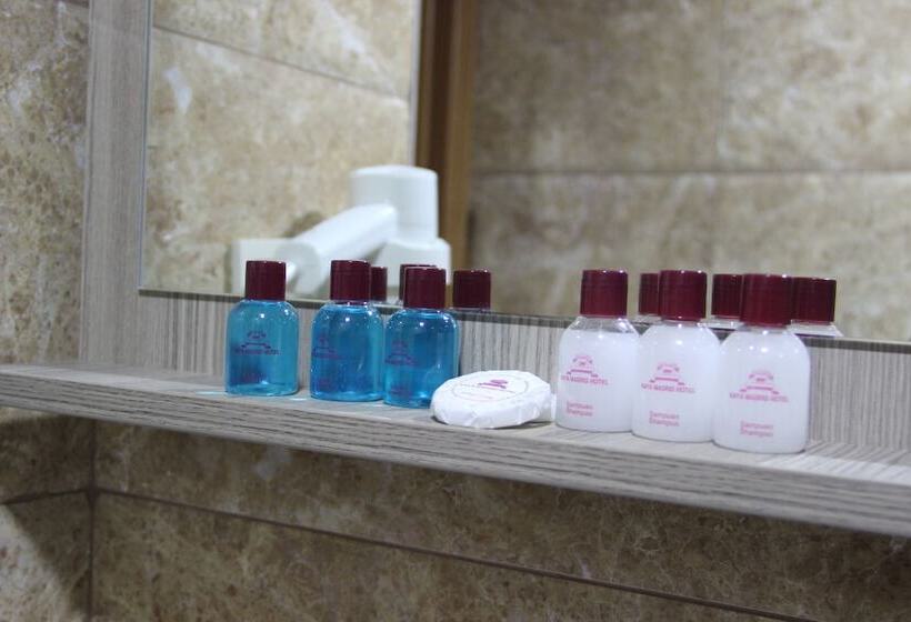 スタンダードルーム, Kaya Madrid