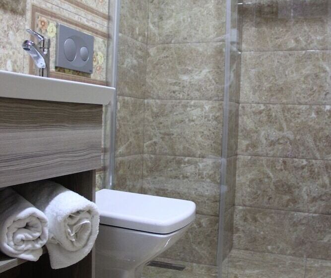 スタンダードルーム, Kaya Madrid