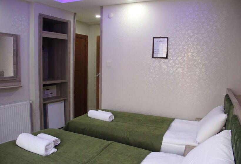 スタンダードルーム, Kaya Madrid