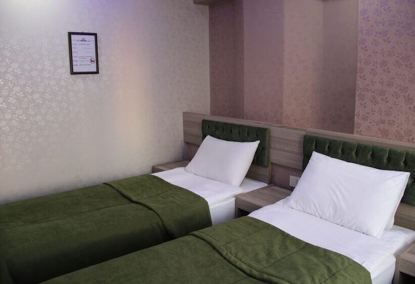 スタンダードルーム, Kaya Madrid