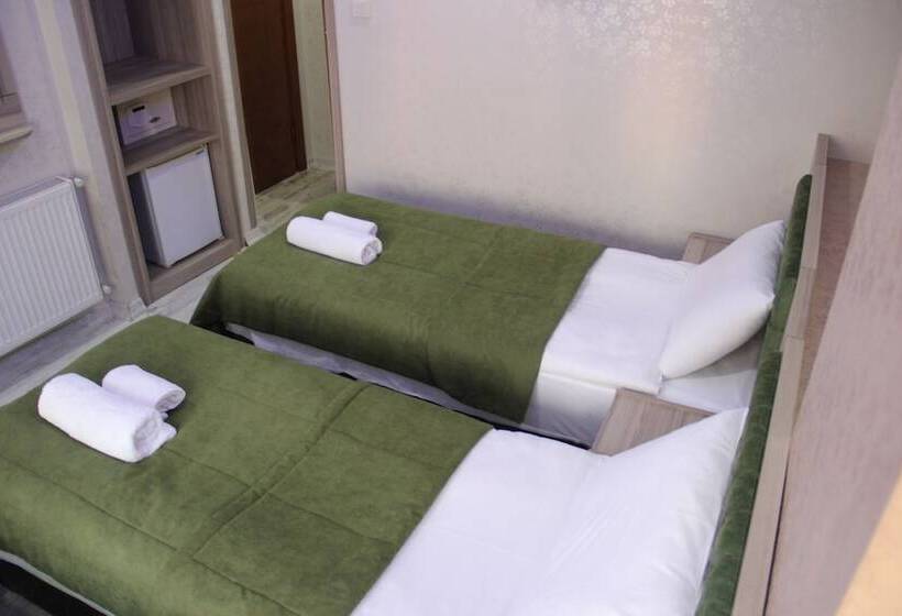 スタンダードルーム, Kaya Madrid