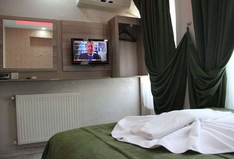 スタンダードルーム, Kaya Madrid