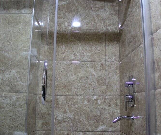 スタンダードトリプルルーム, Kaya Madrid