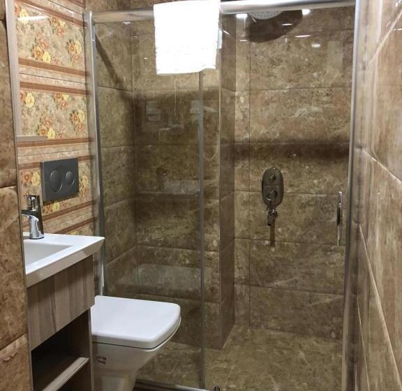 スタンダードルーム, Kaya Madrid