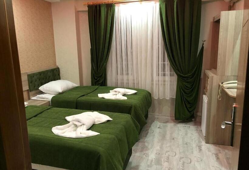 スタンダードルーム, Kaya Madrid