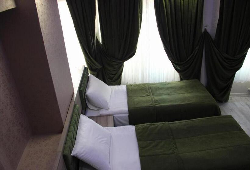 スタンダードルーム, Kaya Madrid