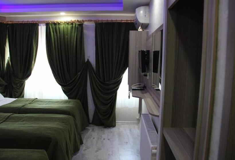 スタンダードトリプルルーム, Kaya Madrid