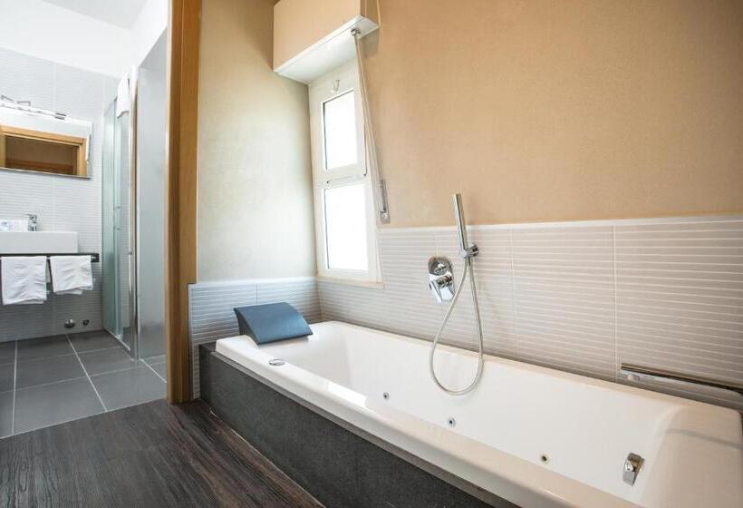 جناح جونيور, Lalla Beauty & Relax