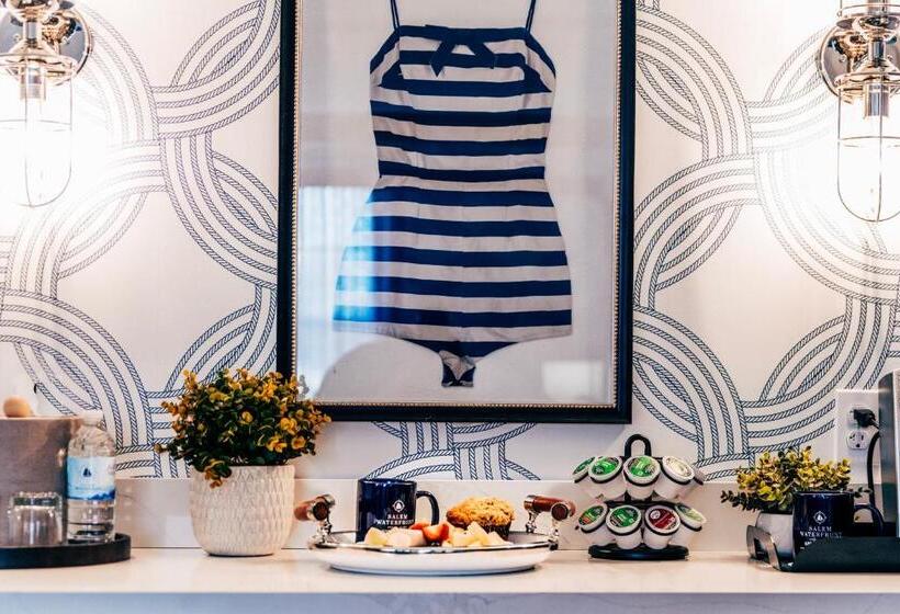 جناح جونيور, Salem Waterfront Hotel & Suites