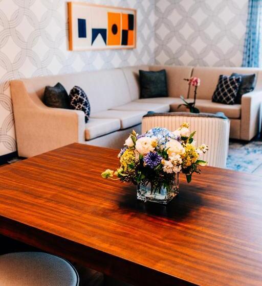 جناح سرير كينج, Salem Waterfront Hotel & Suites