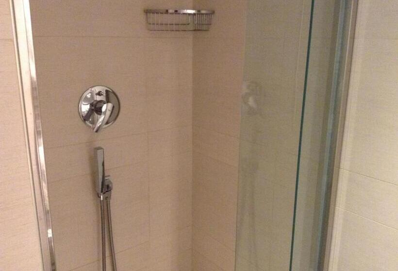 جناح جونيور, San Carlo