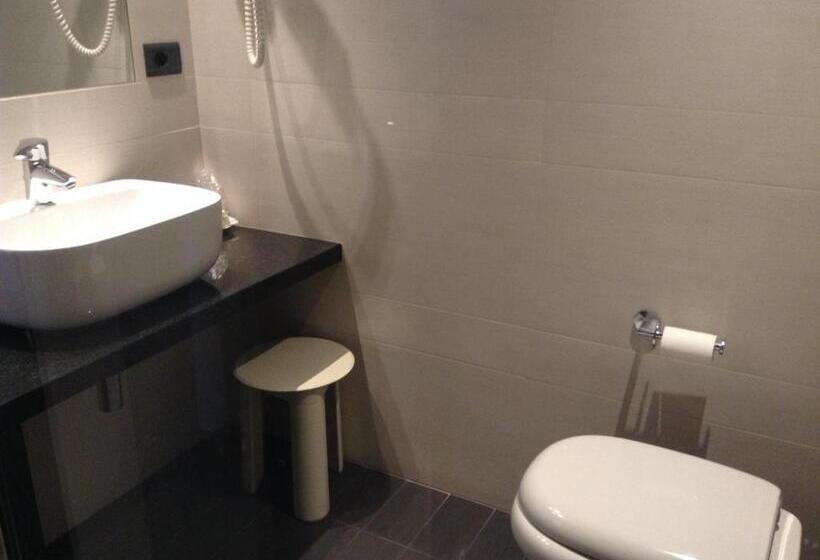 جناح جونيور, San Carlo